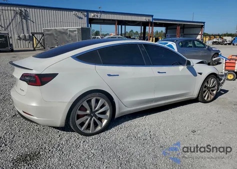 2018 Tesla Model 3 z USA, uszkodzony, nr VIN 5YJ3E1EB3JF074529